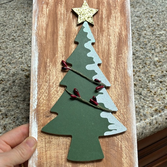 Christmas wood rustic tree sign decoration - Picture 3 of 6